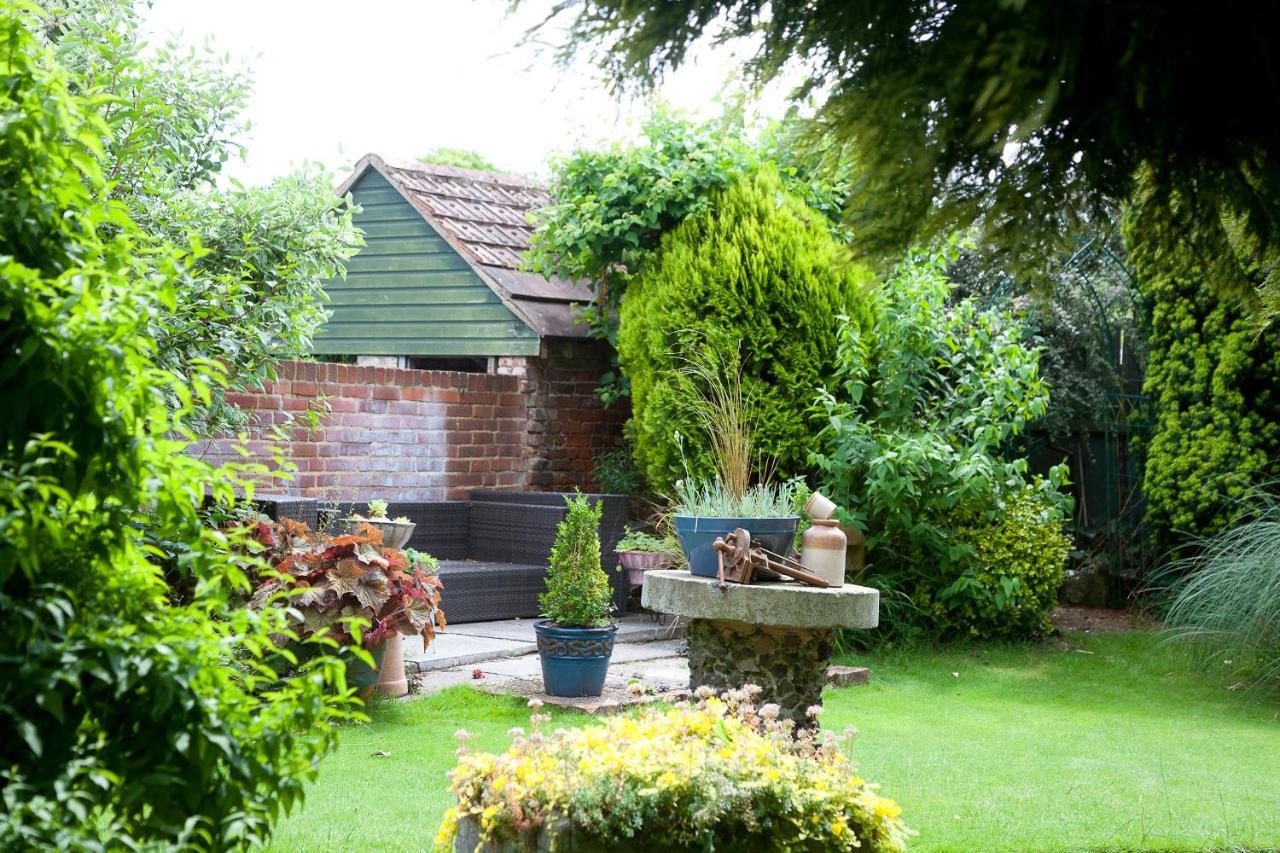 The Old House Guest House ساليزبري المظهر الخارجي الصورة