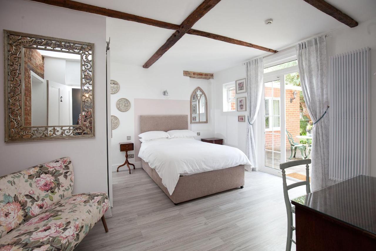 The Old House Guest House ساليزبري المظهر الخارجي الصورة
